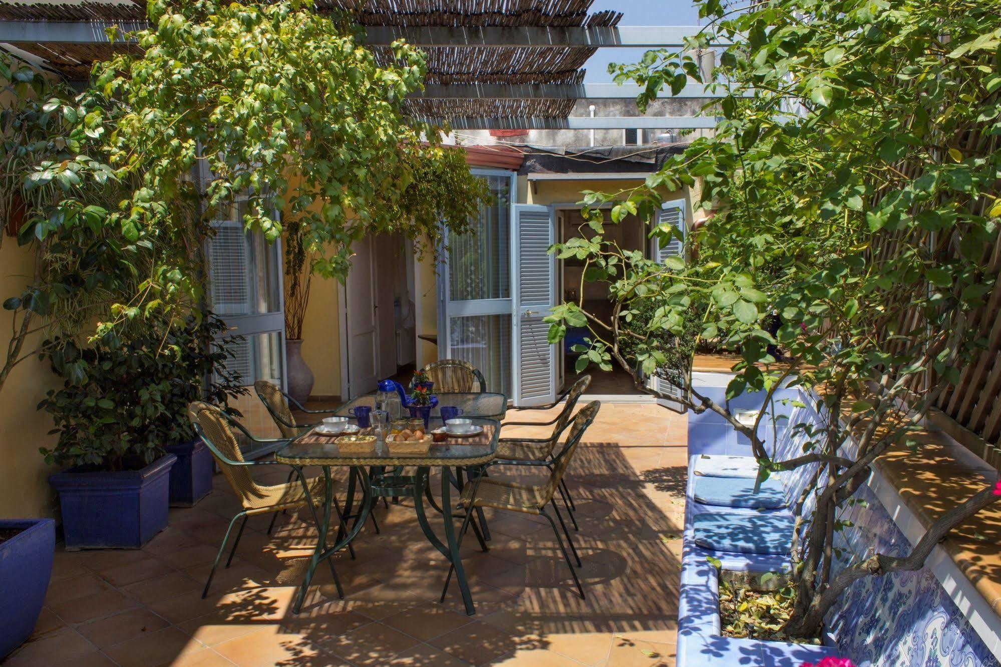 Dimora Dei Giganti Bed & Breakfast Napoli Exterior foto